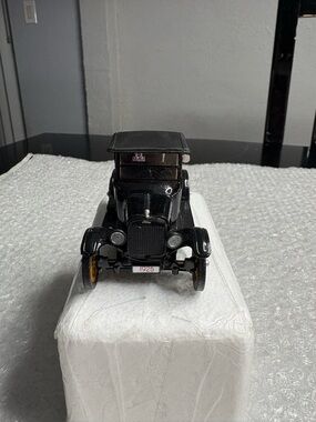 1925 Ford Model T diecast collectible model